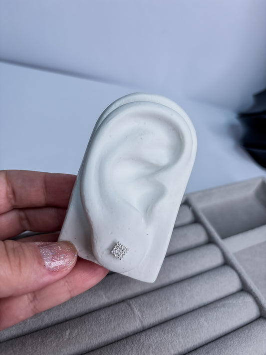 Brinco Astra — Brinco Quadrado de Micro Brilhos em Prata