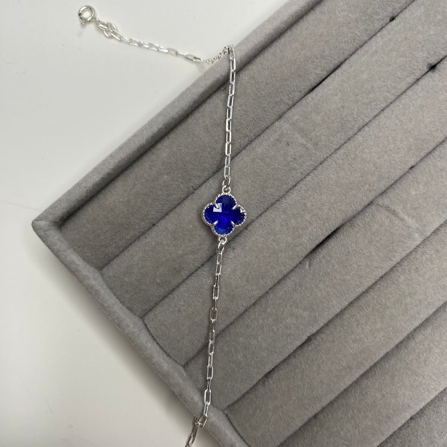 Pulseira trevo - azul (Virgínia)