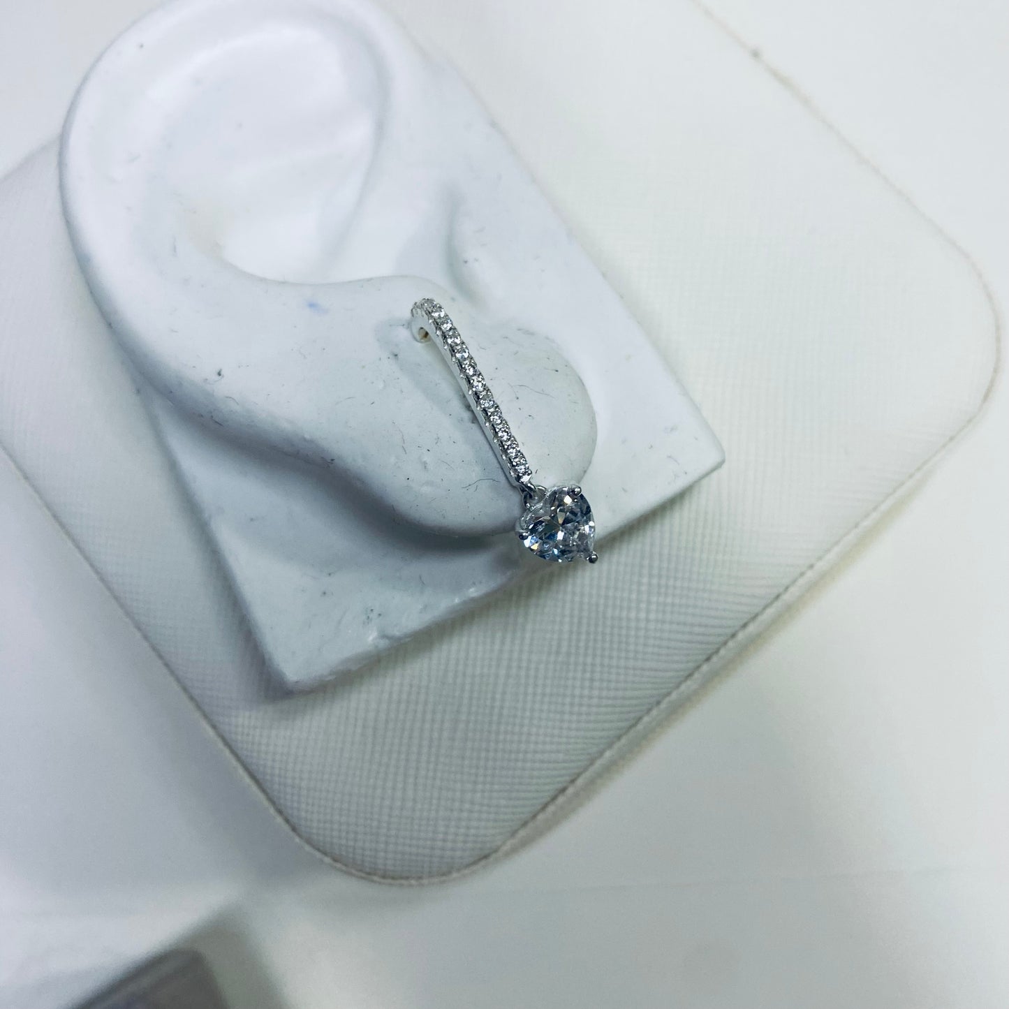 Brinco Palito com Coração em zircônia