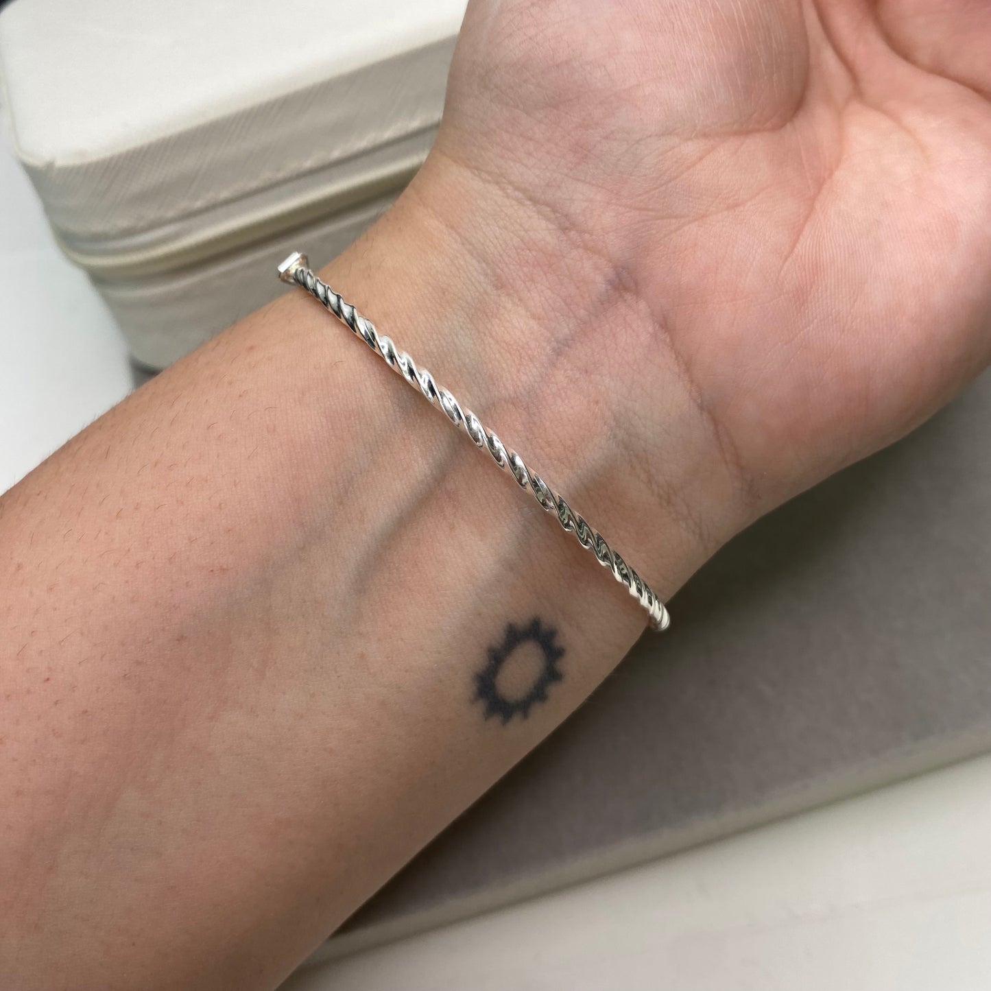 Bracelete trabalhado - torcido