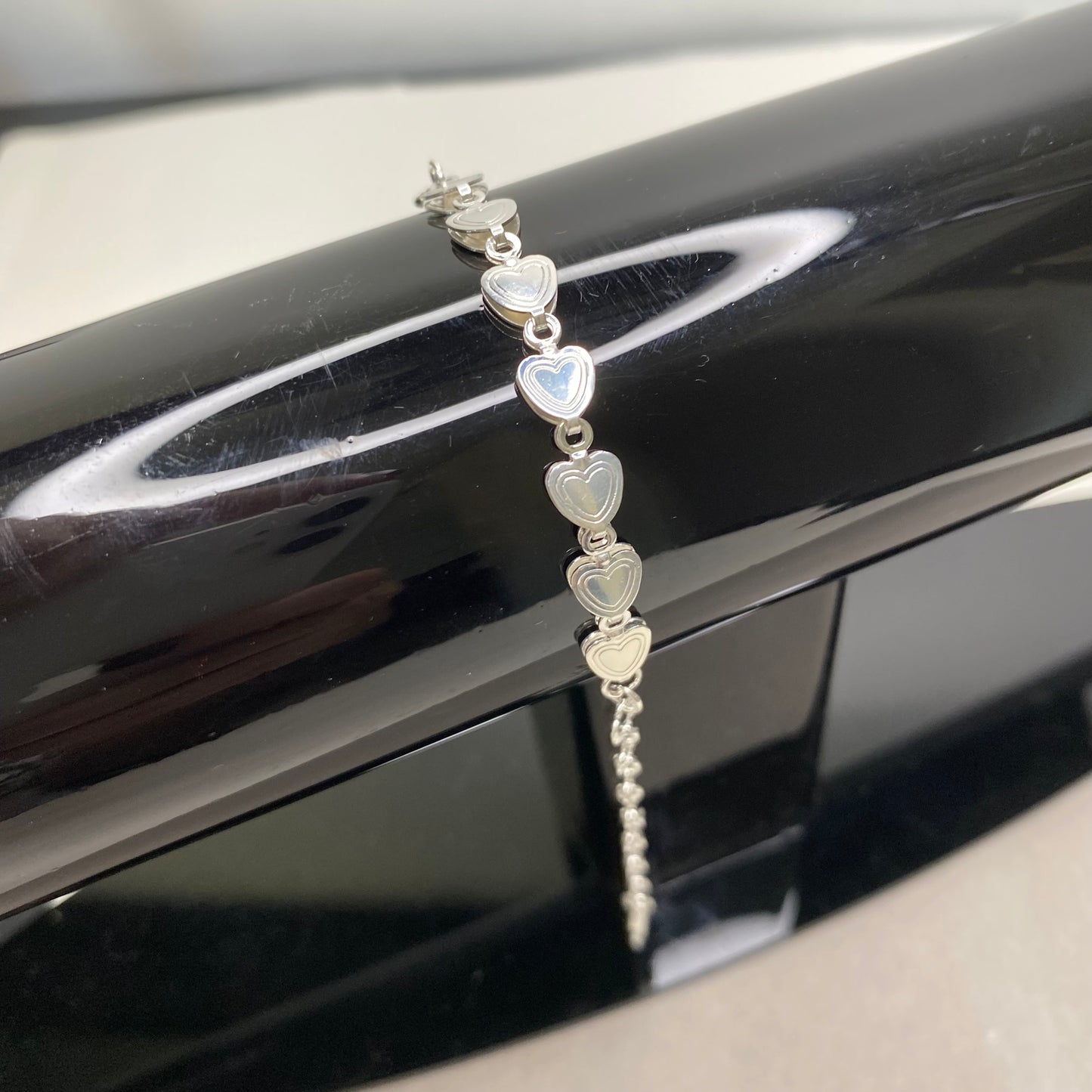 Pulseira corações preenchidos