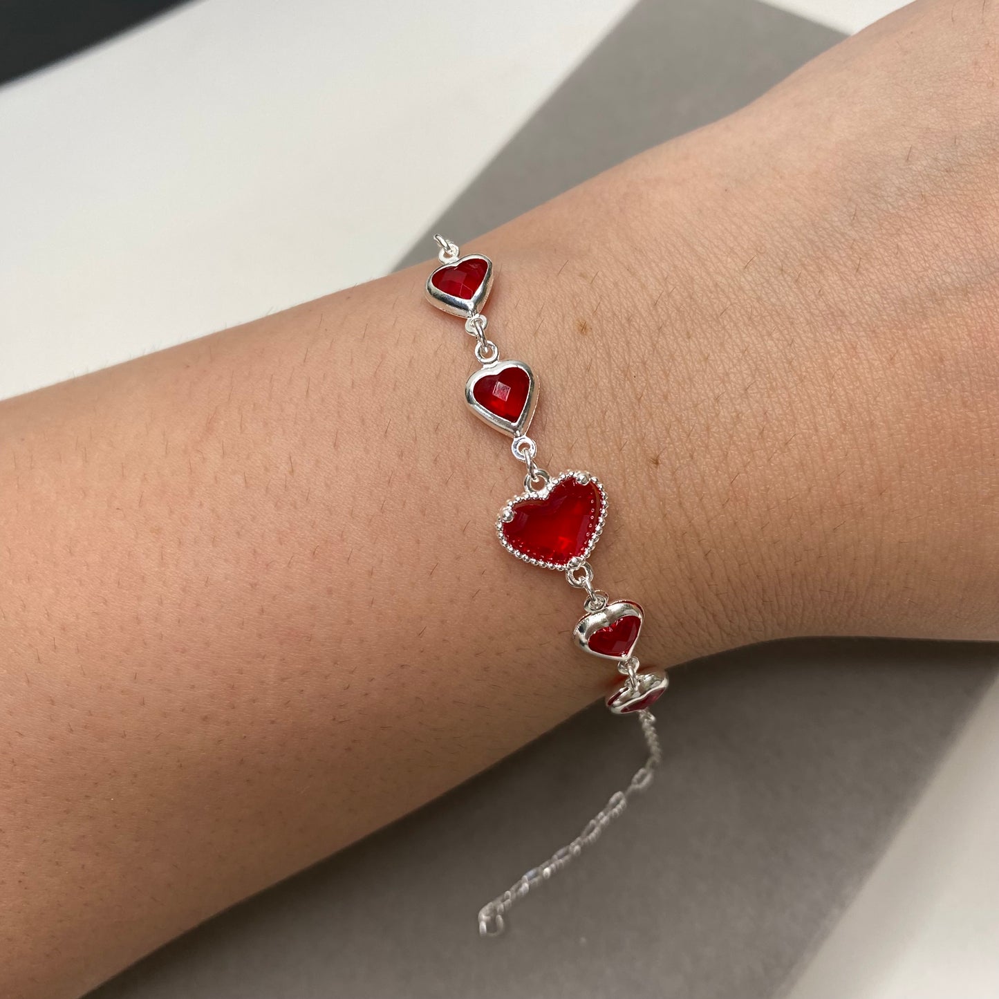 Pulseira de corações vermelho