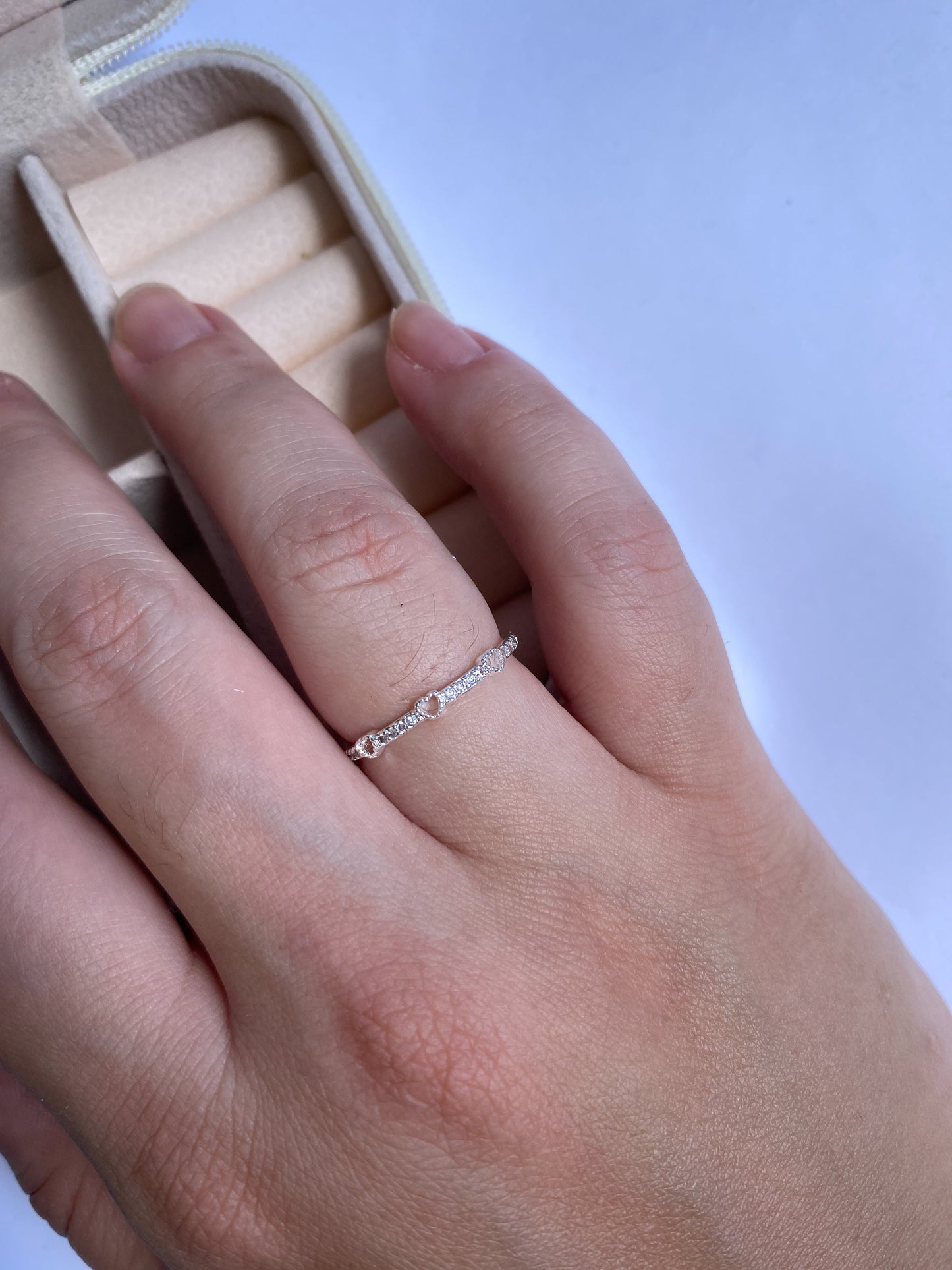 Anel delicado com coração - ELIORA