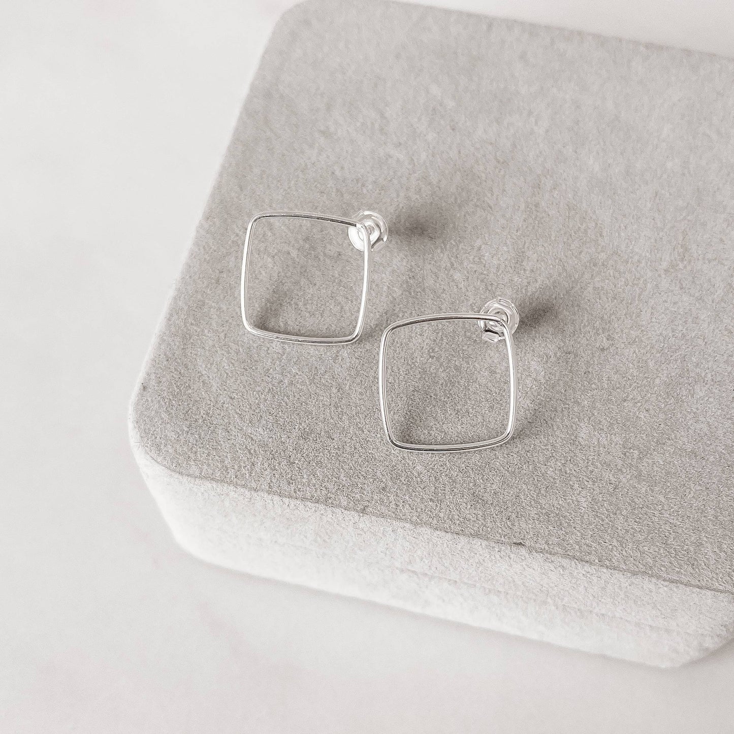 Brinco Losango Vazado - Elara