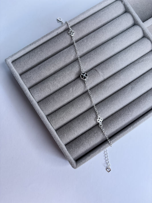 Pulseira TREVALE – Pulseira Três Trevos com Pedra Negra