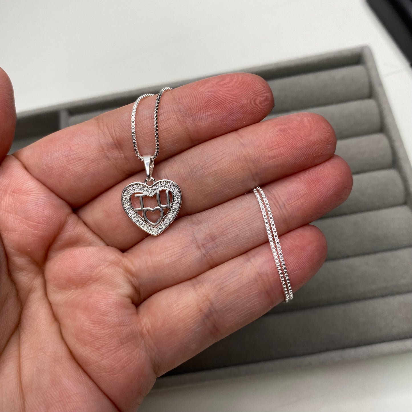 Colar com pingente de coração