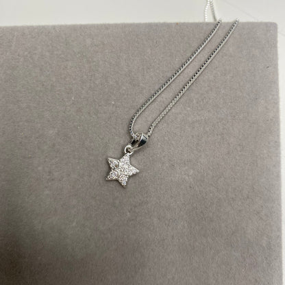 Colar com pingente de estrela