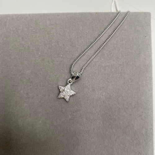 Colar com pingente de estrela