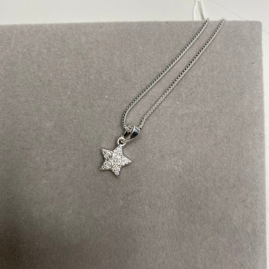 Colar com pingente de estrela