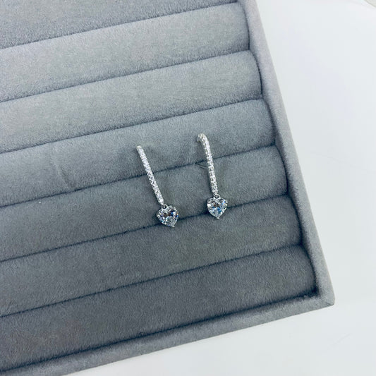 Brinco Palito com Coração em zircônia