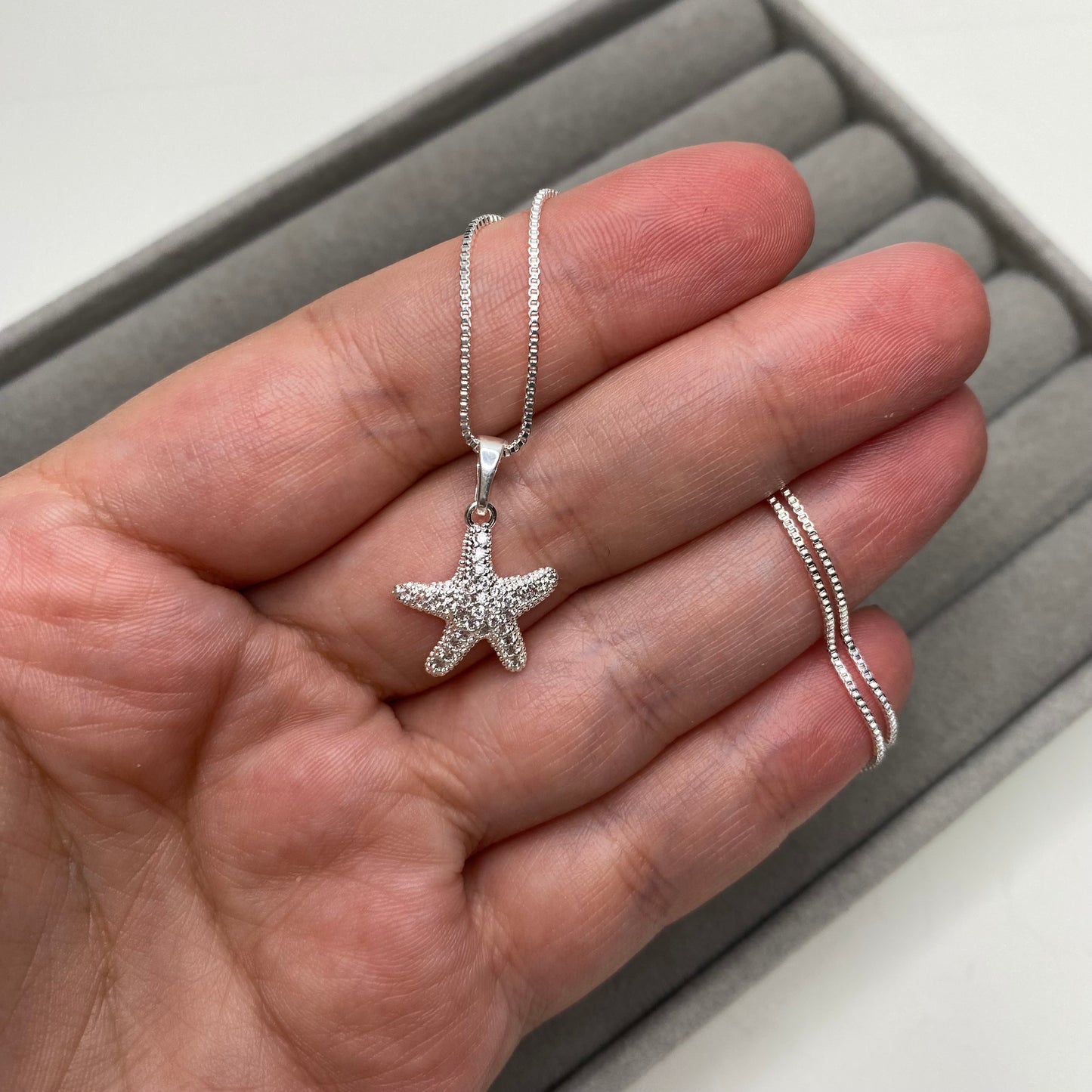 Colar com pingente de estrela do mar