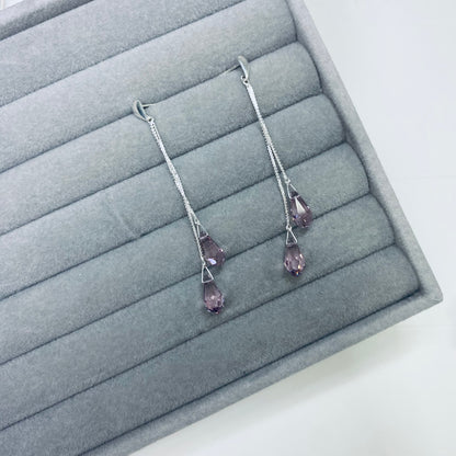 Brinco com corrente e pedra lilás