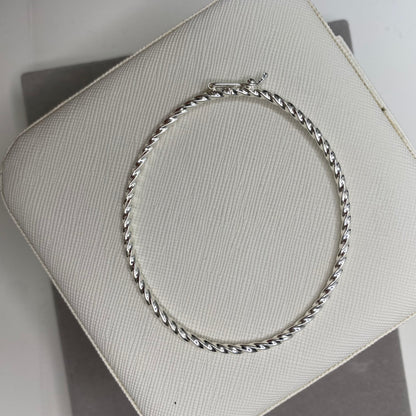 Bracelete trabalhado - torcido