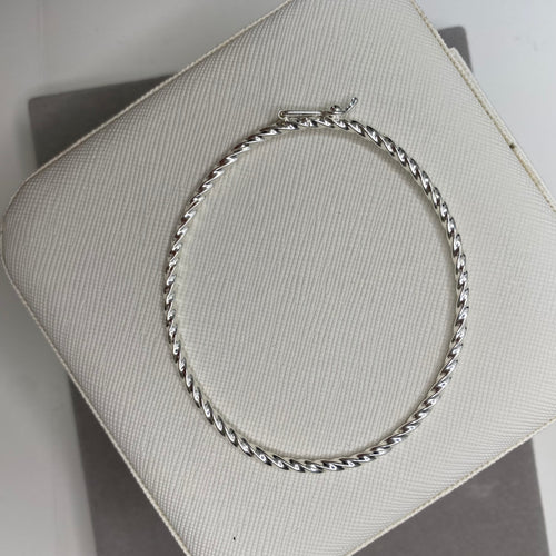 Bracelete trabalhado - torcido