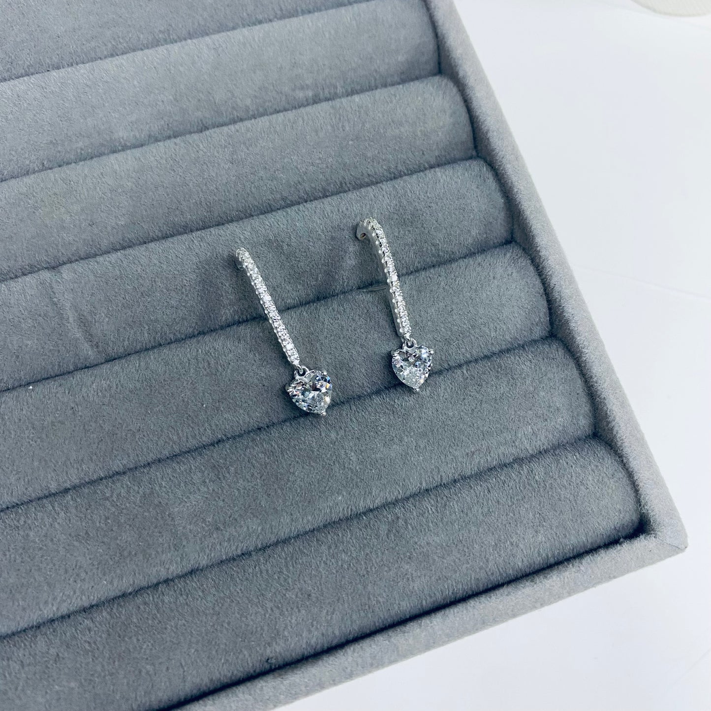 Brinco Palito com Coração em zircônia