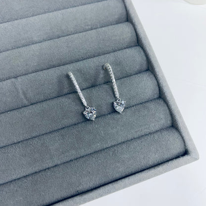 Brinco Palito com Coração em zircônia