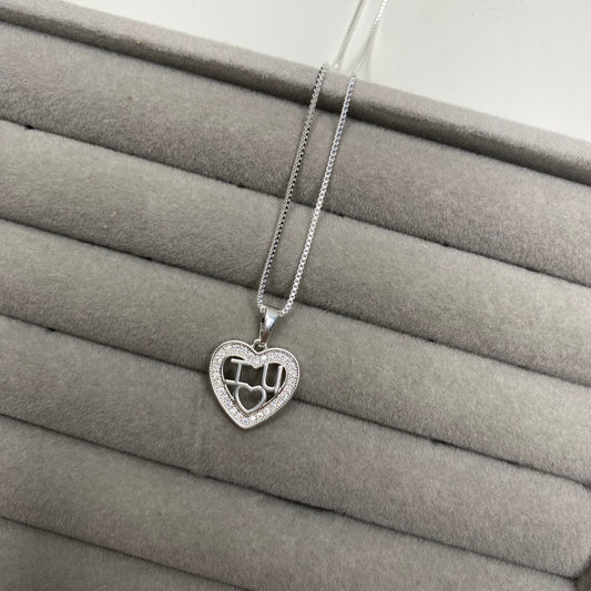 Colar com pingente de coração