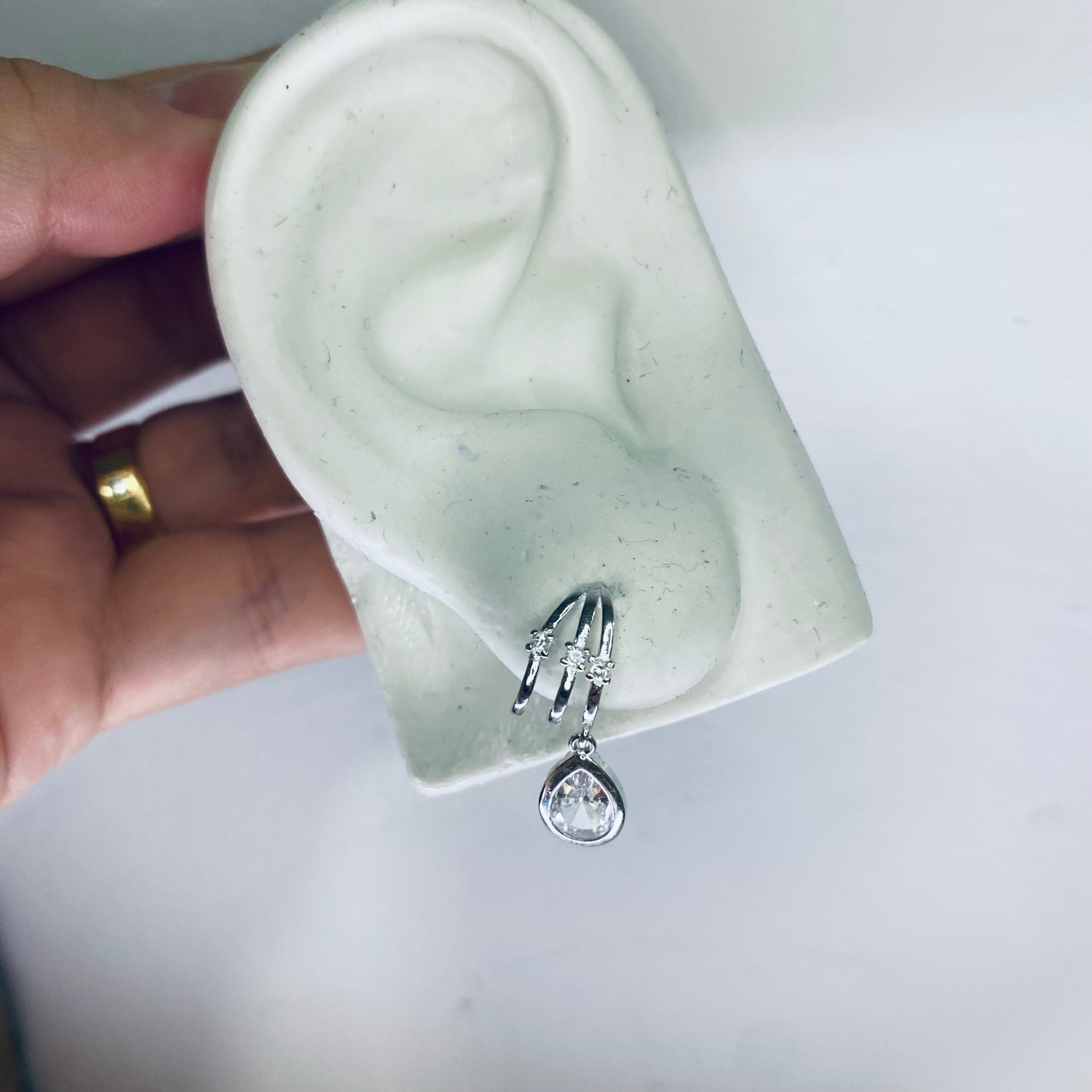 Brinco com Gota pendurada