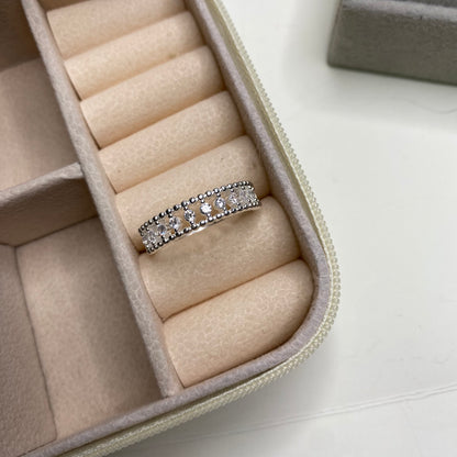 Anel cravação completa de zircônias brancas