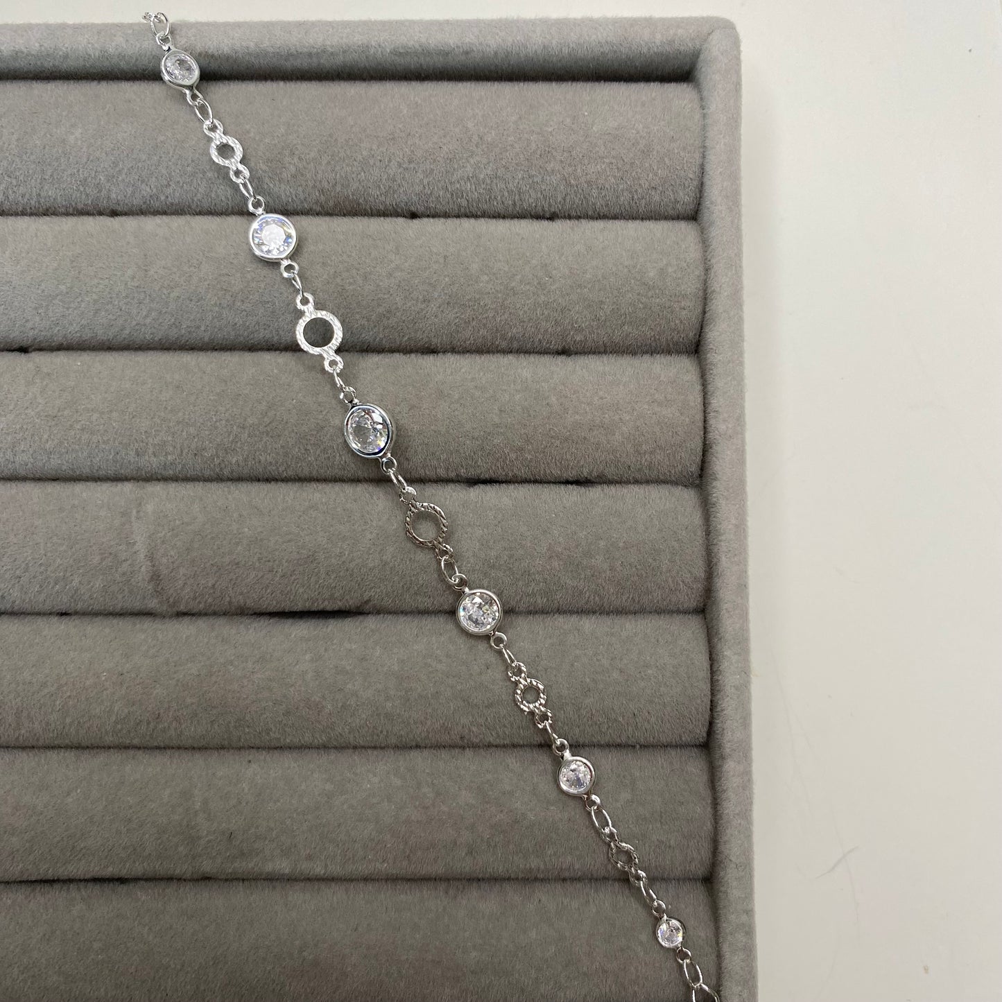 Pulseira círculos e zircônia