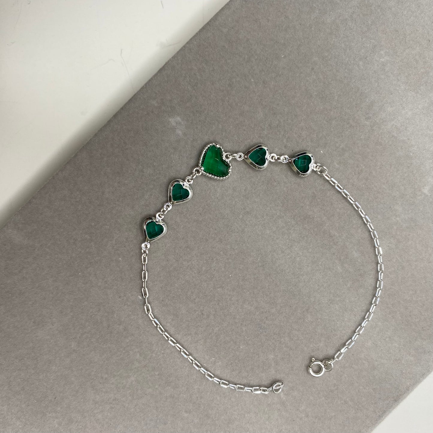 Pulseira com corações verde