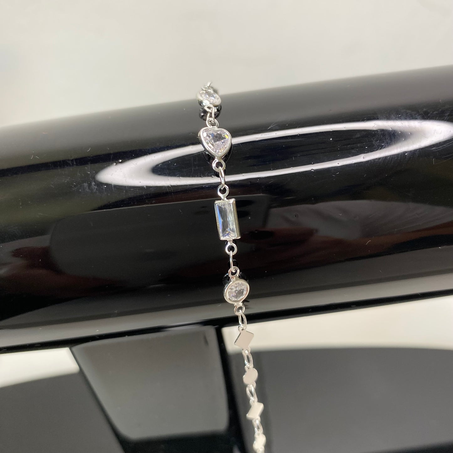 Pulseira com zircônias em mix de formatos