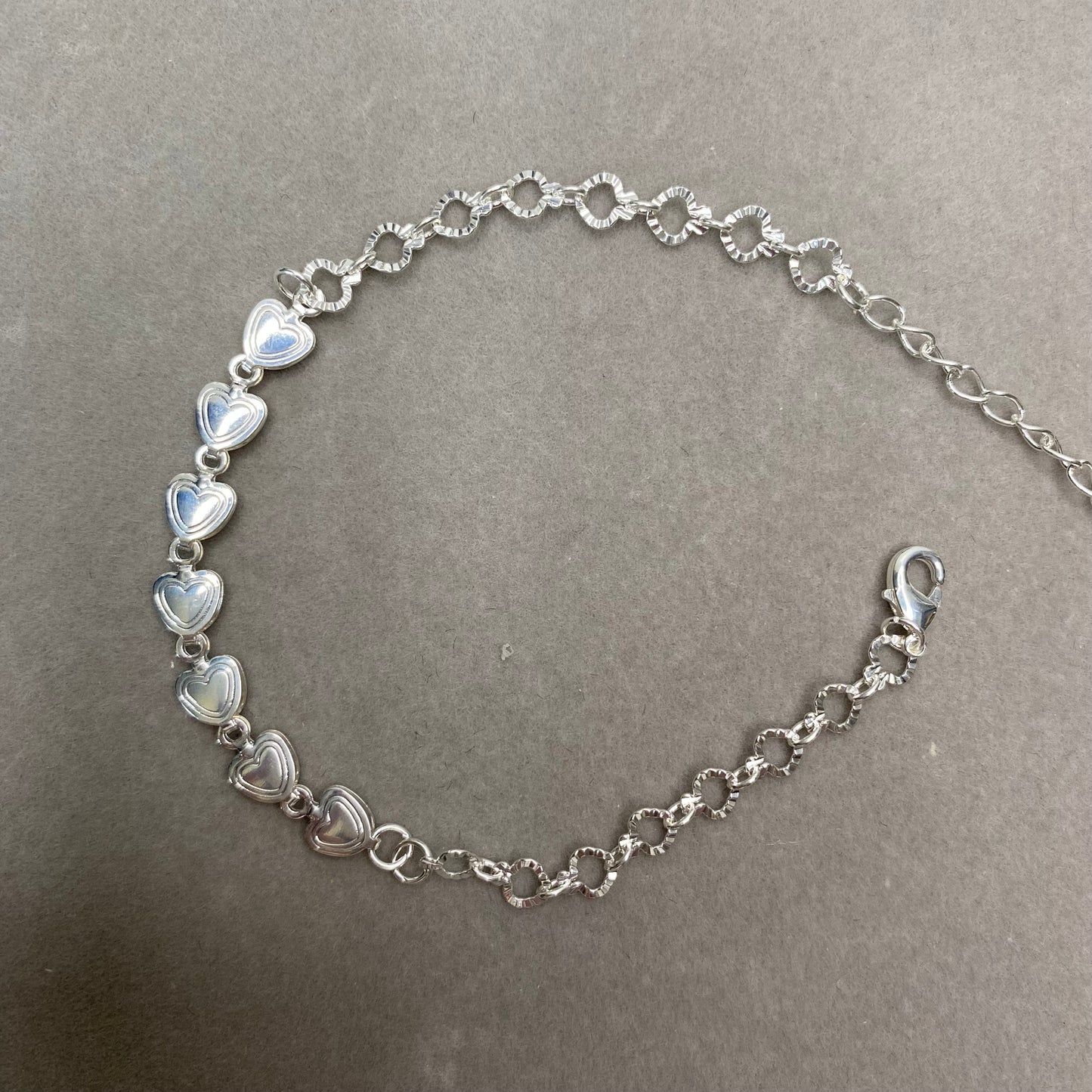 Pulseira corações preenchidos