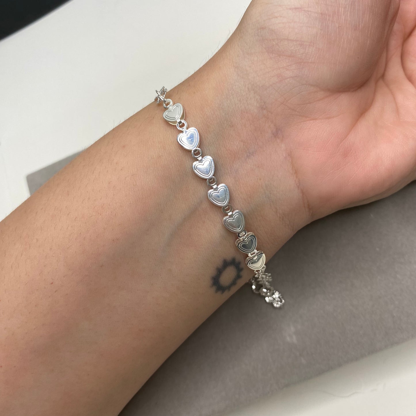 Pulseira corações preenchidos