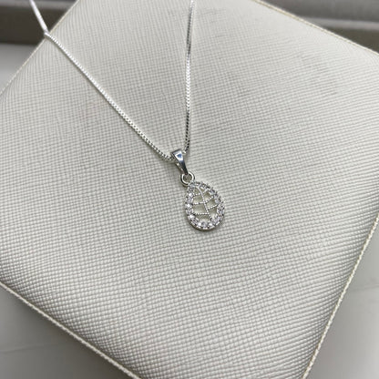 Colar com pingente de folha