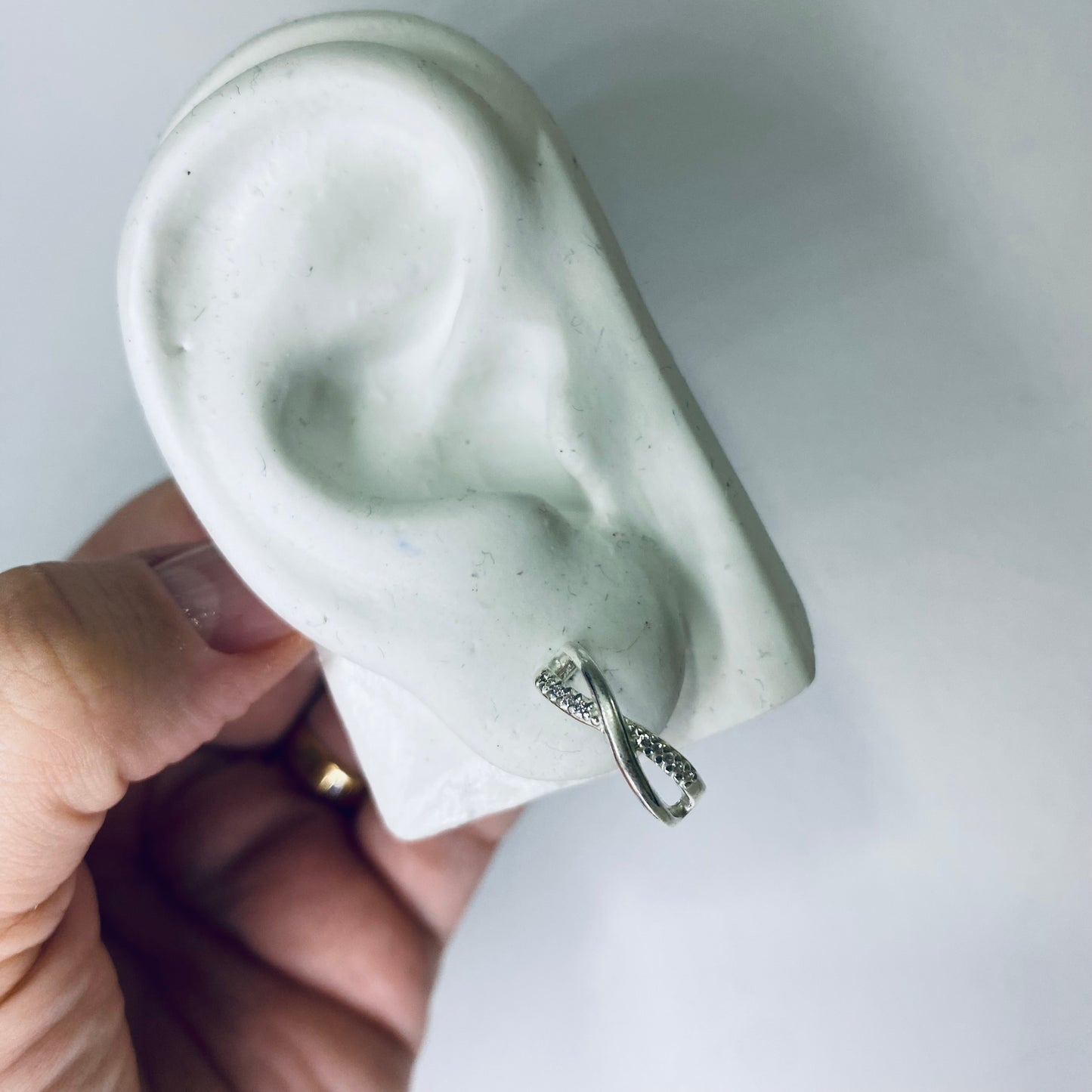 Argola Infinito com Tarraxa