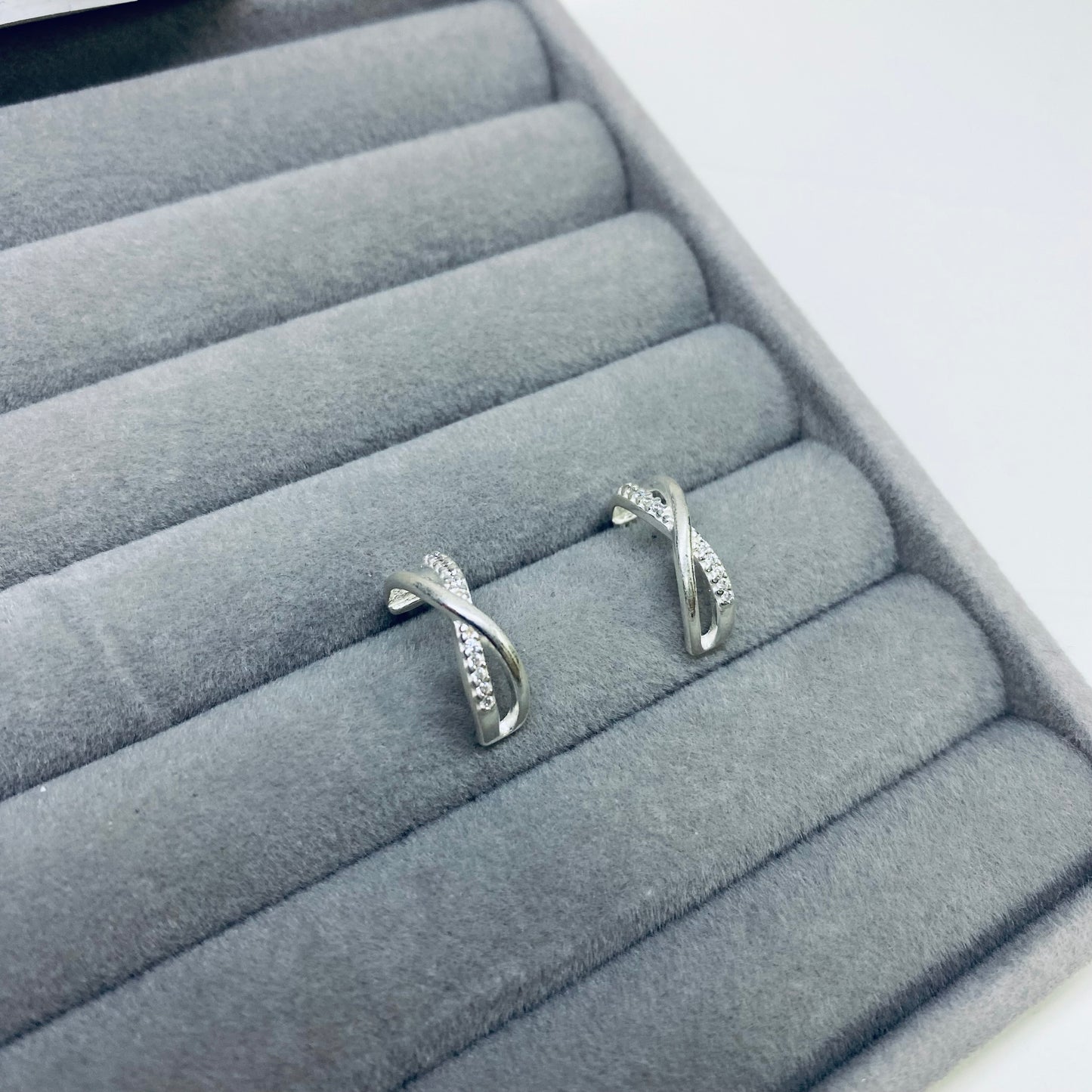 Argola Infinito com Tarraxa