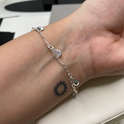 Pulseira com pingente de gotas