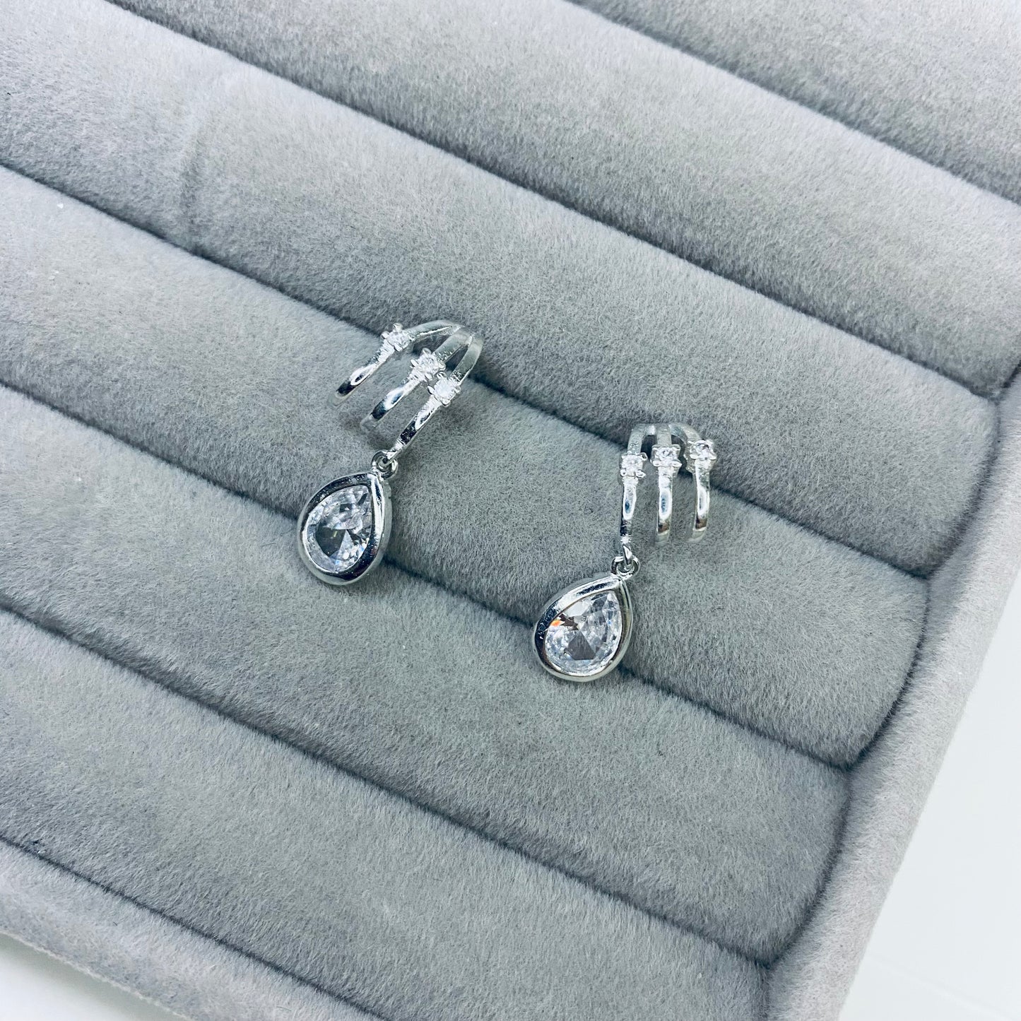 Brinco com Gota pendurada