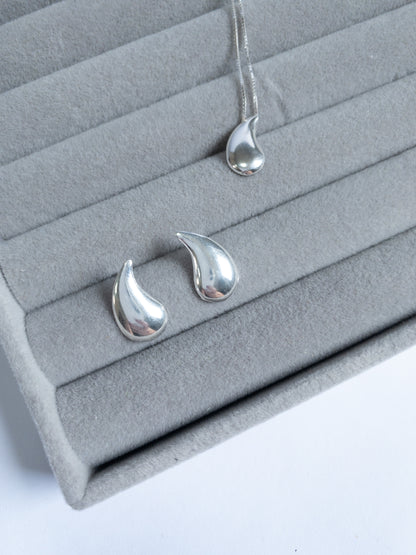 Conjunto Gota Essence — Elegância Fluida em Prata