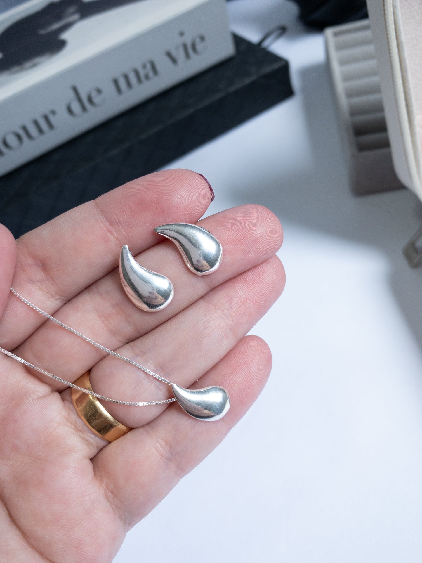 Conjunto Gota Essence — Elegância Fluida em Prata