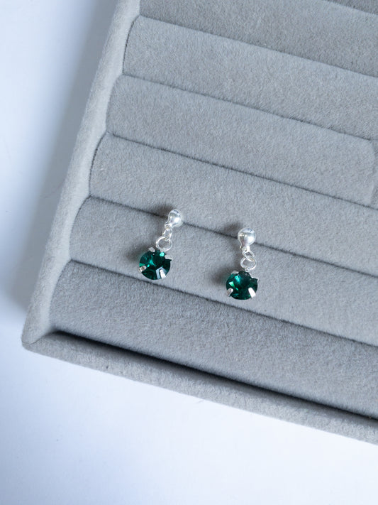 Brinco Esmeraldine — Delicado com Pedra Verde Esmeralda