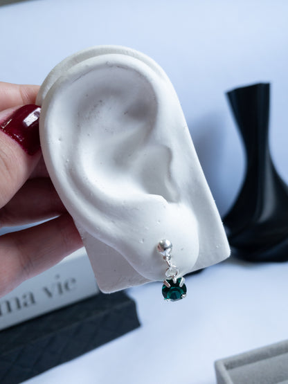 Brinco Esmeraldine — Delicado com Pedra Verde Esmeralda