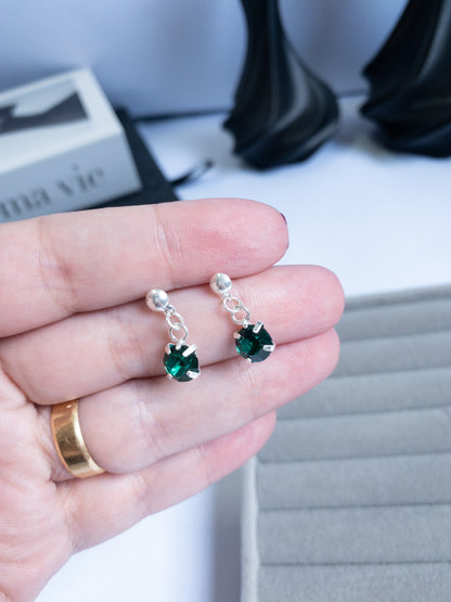 Brinco Esmeraldine — Delicado com Pedra Verde Esmeralda