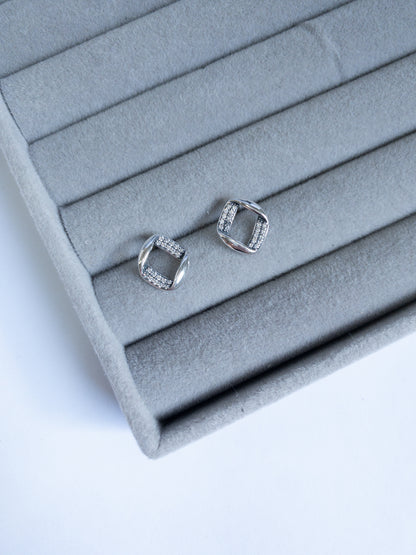 Brinco Orion — Geométrico Cravejado com Design Moderno