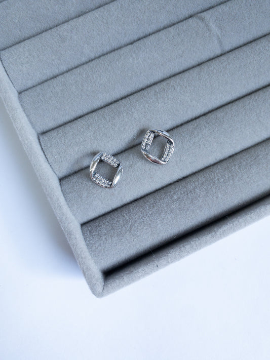 Brinco Orion — Geométrico Cravejado com Design Moderno