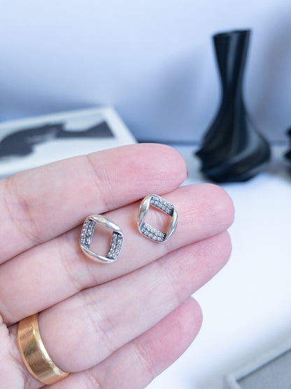 Brinco Orion — Geométrico Cravejado com Design Moderno