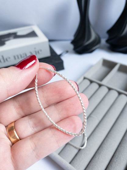 Brinco ALTHEA — Argola Oval Trançada