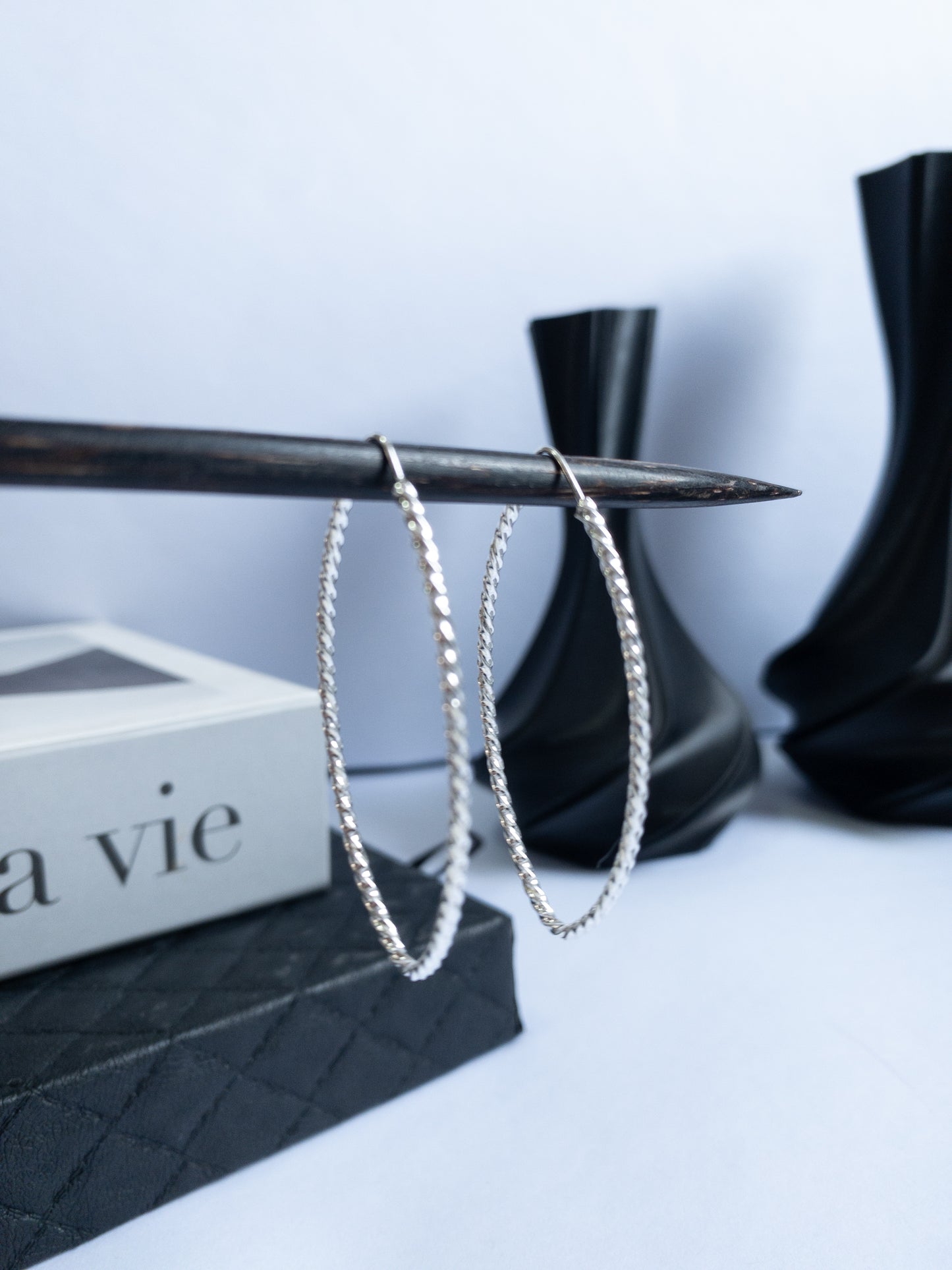 Brinco ALTHEA — Argola Oval Trançada