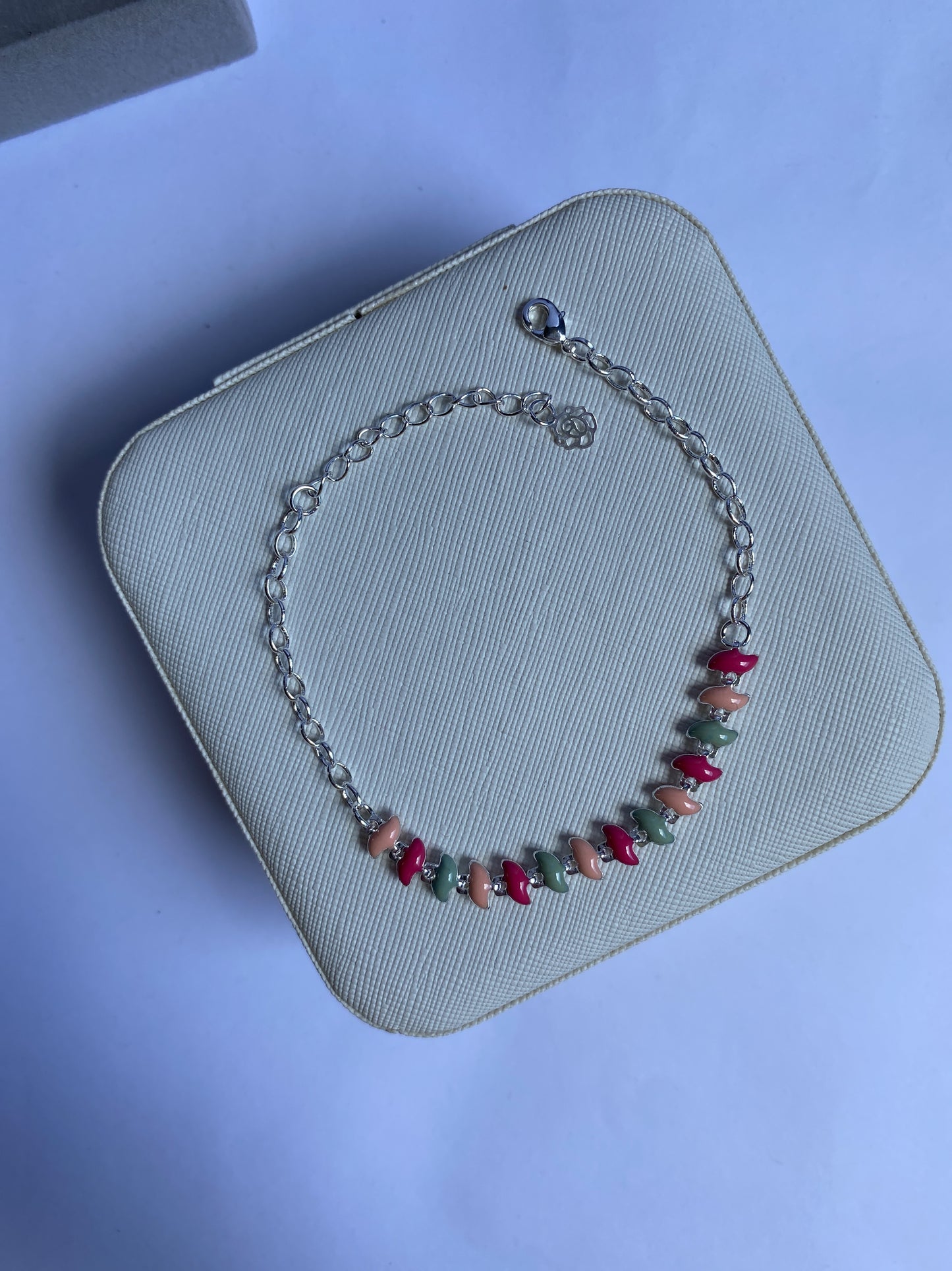 Pulseira pétalas rosas - MÍRA