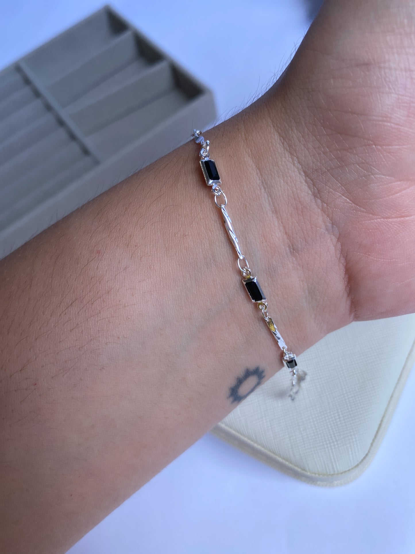 Pulseira geométrico preto - NÉRYS