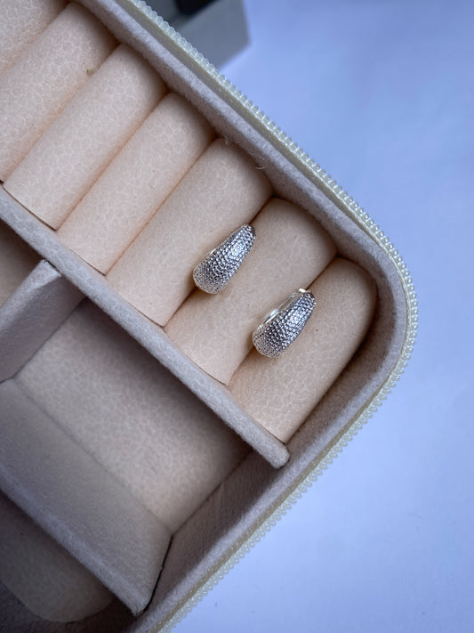 Argola detalhes em relevo - CALÍRA