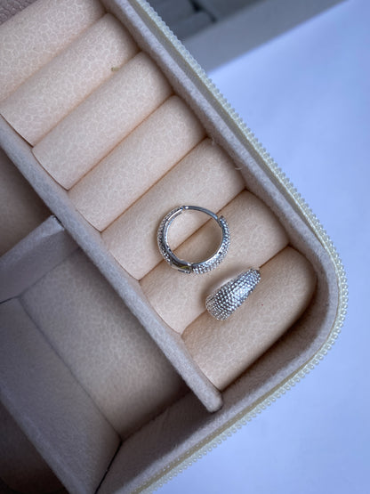 Argola detalhes em relevo - CALÍRA