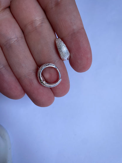 Argola detalhes em relevo - CALÍRA