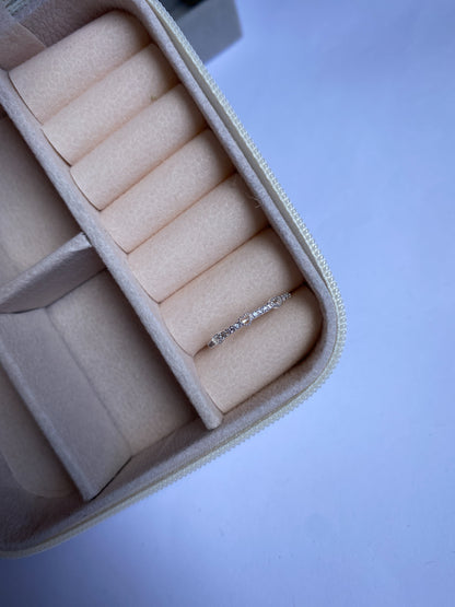 Anel delicado com coração - ELIORA