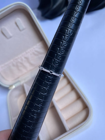 Anel delicado com coração - ELIORA